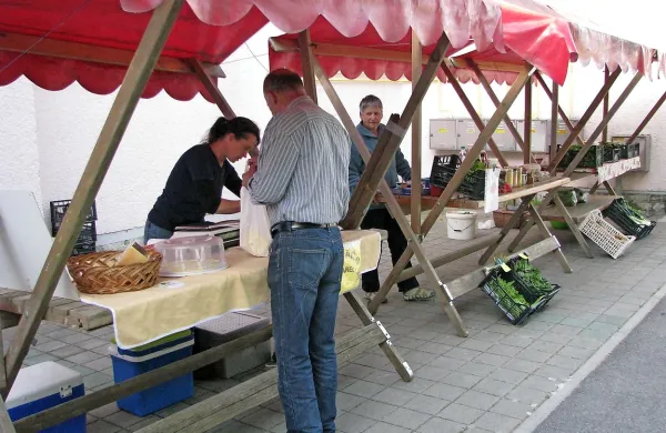 Branjevke in kupci   bodo  še eno zimo pod milim nebom 