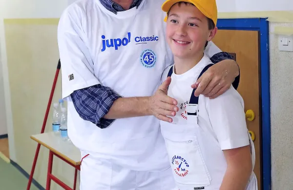 Deset ur delali, pa nič računali