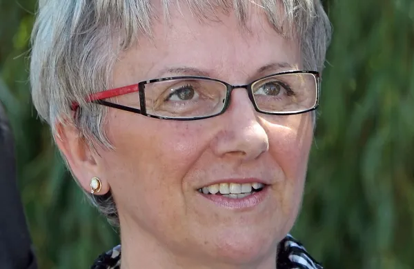 Ministrica za delo Anja Kopač Mrak je z  2. decembrom  odstavila Kristino Dokl, direktorico Doma upokojencev Ptuj, pod katerega sodi tudi dom v Olmu
