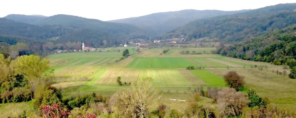 Pogled na slepo dolino pri Brezovici je zanimiv v vsakem letnem času.