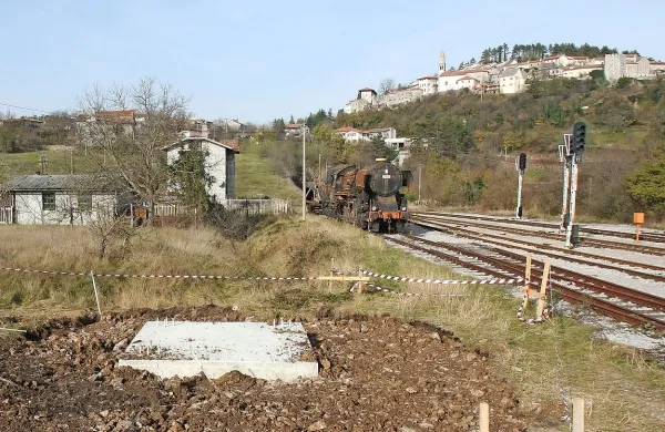 Od 15 do 35 metrov visok stolp bo uničil tudi pogled na značilno veduto starega Štanjela, menijo domačini.