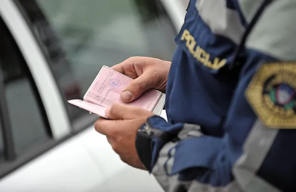  V eni od sob na psihiatričnem oddelku Univerzitetnega kliničnega centra Maribor je v soboto zvečer zagorelo. Policisti so ugotovili, da je požar zanetil mladoletni bolnik, in sicer v sobi, v kateri je bil nameščen.
