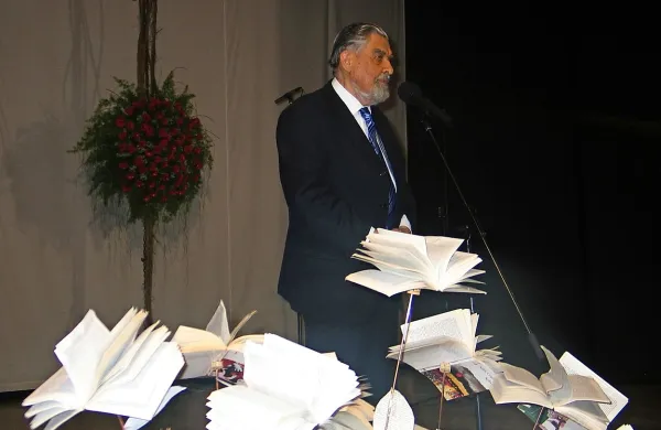 Ob jubileju knjižnice in zaključku akcije Primorci beremo je spregovoril Ciril Zlobec. 