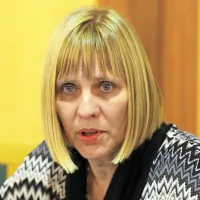 Vesna Mikuž: “Glede izpolnitve obveznosti, določenih s pogodbo, so se v pogovorih izoblikovale določene rešitve.  Do nadaljnjega jih ne moremo komentirati, ker usklajevanja še potekajo.”