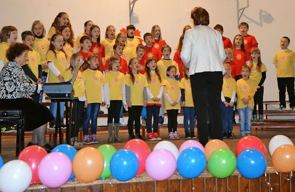 Na reviji Do re mi  so se predstavili otroški in mladinski pevski zbori iz občine Miren-Kostanjevica.