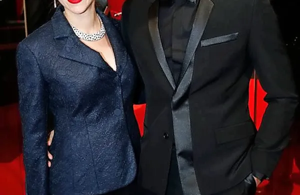 Ameriška igralka Scarlett Johansson se je oktobra skrivoma poročila s francoskim novinarjem Romainom Dauriacom