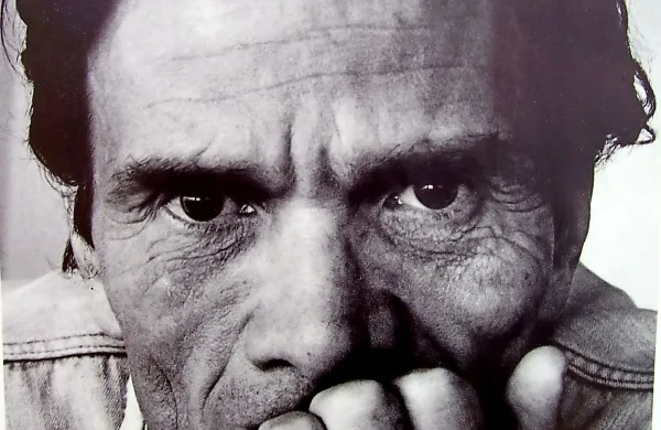 Pier Paolo Pasolini je umrl okrutne smrti v noči iz 1. na 2. november leta 1975 na zakotni plaži v Ostii na obrobju Rima