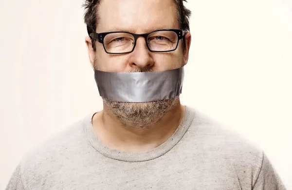 Lars Von Trier je prekinil svoj medijski molk, ki je trajal vse od leta 2011 zaradi obtožb antisemitizma na filmskem festivalu v Cannesu