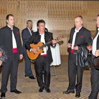 Večer je z glasbeno spremljavo popestrila tudi klapa Solinar.