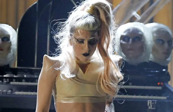 Lady Gaga je bila pri 19 letih žrtev spolne zlorabe