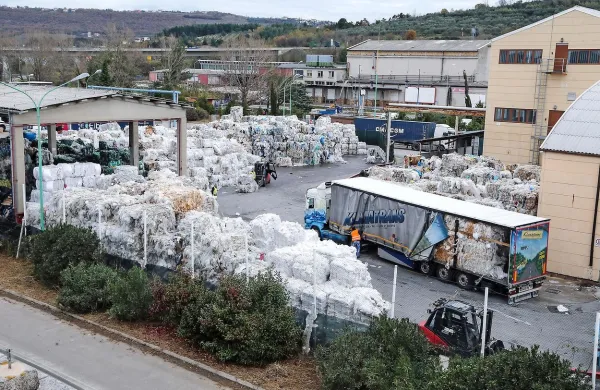 Kupi plastike na Bivju burijo strasti