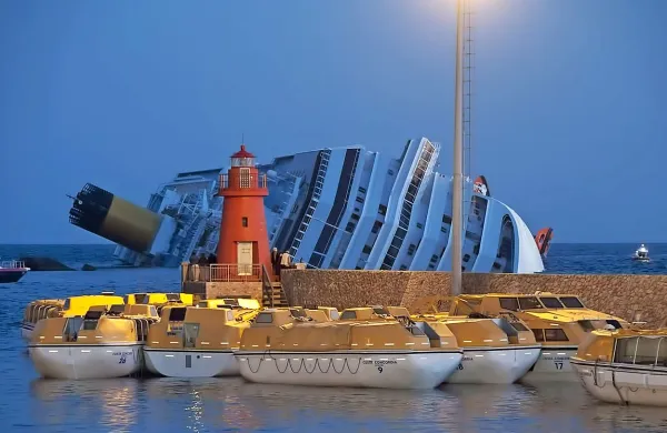 Nekdanji kapitan ponesrečene križarke Costa Concordia, Francesco Schettino, je drugi dan pričanja pred sodiščem v toskanskem Grossetu znova zavrnil očitke, da je po nesreči prepozno izdal ukaz za evakuacijo luksuzne ladje.