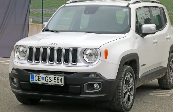 Jeep renegade navzvem sicer deluje dokaj “mestno”, a je zagotovo čistokrvni terenec.