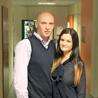 Marjan Kavšek (34) in Maja Monetti (34) iz Fale. Njuno razmerje je zaznamovala Marjanova neozdravljiva bolezen. Imata  sina Matea in hčerko Milo.