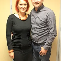 Ida Vodušek (33) in Aleš Cestnik (36) s Tabora. Aleš je doživel družinski tragediji, ki sta zaznamovali  skupno življenje. Imata dva otroka in po 17 letih še vedno sanjata o sanjski poroki.