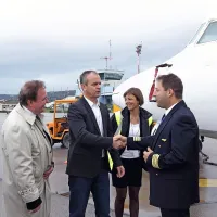Prvo letalo le z agenti