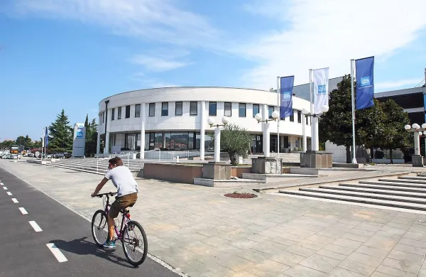 Zavarovalnica Adriatic Slovenica letos pričakuje za skoraj 300 milijonov evrov premij.