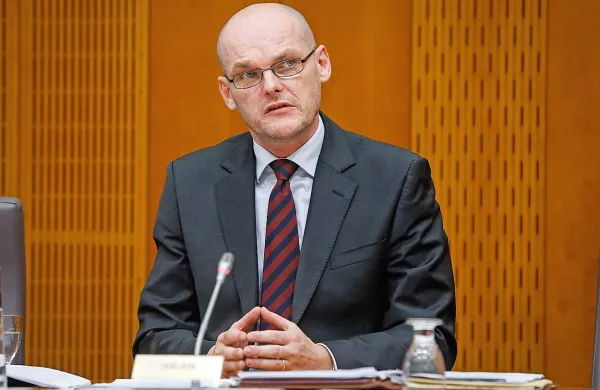 Slovenski pravni okvir je za zdaj zadovoljiv, ta problem je v Sloveniji obvladljiv, stanje med najmanj problematičnimi v EU, smo pa v posebnem položaju zaradi bližine Zahodnega Balkana, je položaj povzel slovenski minister Goran Klemenčič.