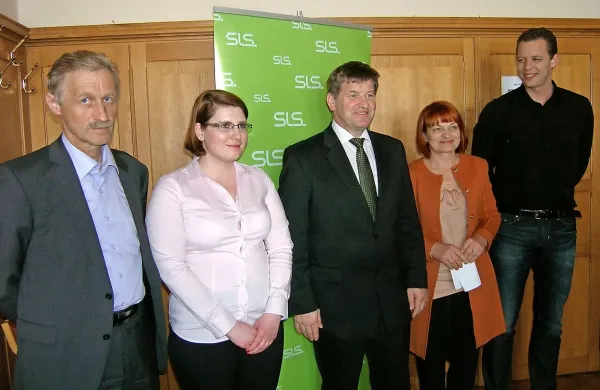Dosedanje vodstvo SLS (od leve Mihael Prevc, Jasmina Opec, Franc Bogovič, Olga Franca, Janez Tomšič) se bo poslovilo od vodenja stranke na sobotnem kongresu. 