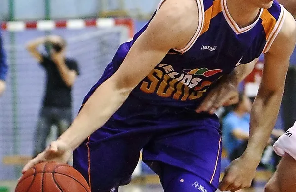 Eden redkih mlajših primorskih košarkarjev, ki je blizu članske moške reprezentance,  Matic Rebec, naj bi bil spet tarča želja večjih klubov.