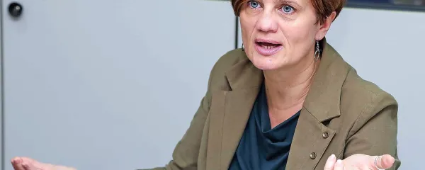 Mojca Širok: “Brez Benedikta ne bi bilo niti Frančiška. S svojim odstopom je tako stresel Cerkev, da se je ozrla na konec sveta in izbrala argentinskega jezuita s trdo disciplino in pastoralnim pristopom, ki ga v Evropi pri visokih cerkvenih