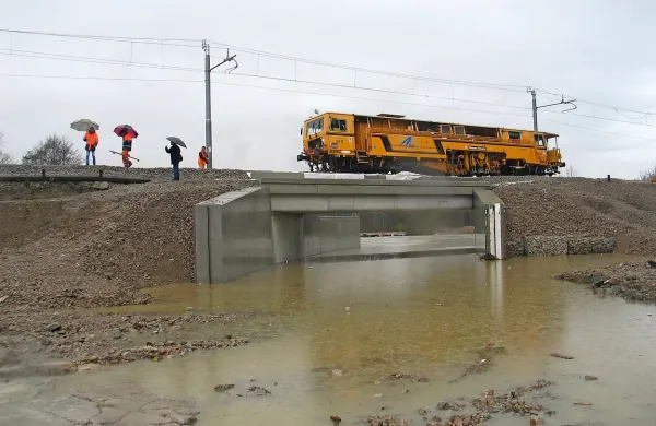 Nedavne velike poplave so “potopile” nedokončan podvoz pod železniško progo, kjer bo urejeno tudi črpališče.