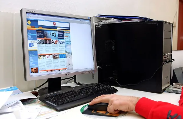 S sumljivo pošto želijo pošiljatelji razširiti trojanca, ki je namenjen predvsem kraji podatkov za dostop do spletnih bank na okuženih računalnikih.