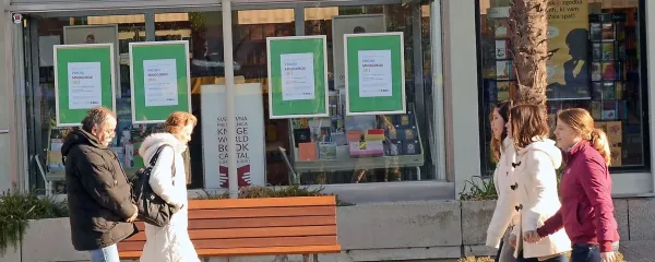 Dvojezičnost je bistvena tudi zaradi prenosa znanja jezika iz ene generacije v drugo, kar  je ključno za obstanek zlasti manjšinskih jezikov.