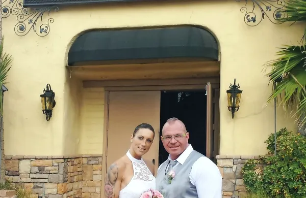 Karin in Duško Madžarovič sta se poročila v kapelici Elvis Presley v Las Vegasu.
