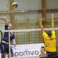 Matic Vrtovec (modri, Go Volley) je Šoštanjčanom nasul kar 32 točk.