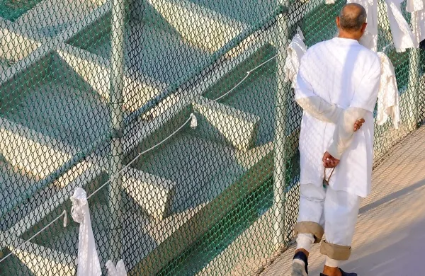 Iz ameriškega taborišča za osumljene teroriste Guantanamo na Kubi so v Urugvaj premestili šest jetnikov.