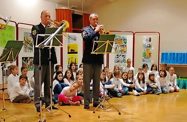 Sklepna prireditev ob koncu likovnega natečaja in preventivne akcije Varno na poti v šolo in domov. 
