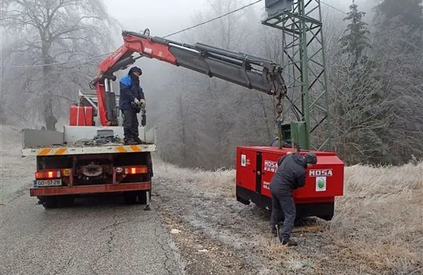 Agregati še vedno oskrbujejo domačije na Vodicah in Javorniku.