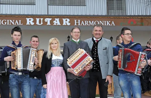 Harmonike Rutar, ki so jih trideset let izdelovali v Selu na Vipavskem, nanje pa igrajo glasbeniki po vsem svetu, ne bodo več “Made in Slovenia”