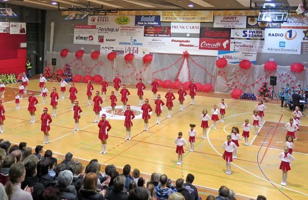 Povirske mažoretke sklenile &scaron;e eno  uspe&scaron;no leto