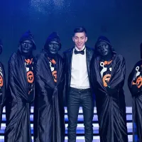 Za Stivna Rahmana (v sredini) pravijo, da je mladi Michael Buble, skupina I-ON - plesna igra teles in luči v popolni temi.