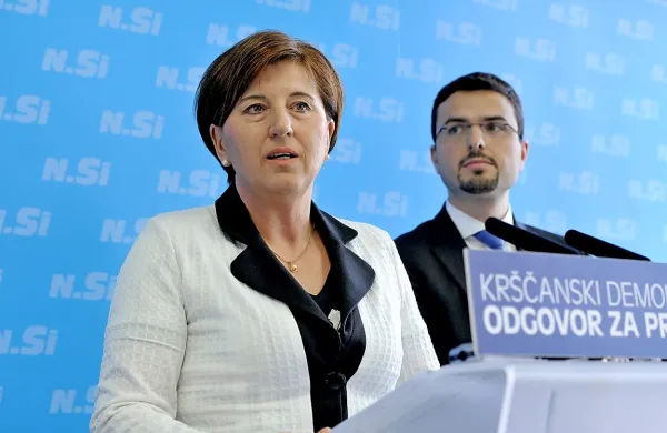 Poudarek je na predlogu zakona, ki ga pripravlja NSi glede dostojnega pokopa