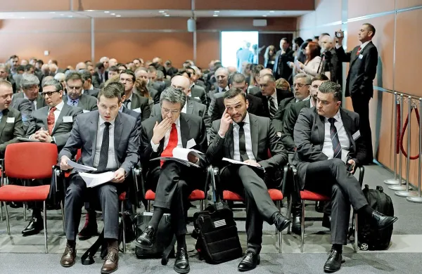 Poslovno okolje v Sloveniji se ne razlikuje bistveno od poslovnega okolja v Veliki Britaniji ali drugih evropskih državah. Razlike je najti predvsem pri odločanju, ki v Sloveniji traja predolgo, menijo slovenski poslovneži.