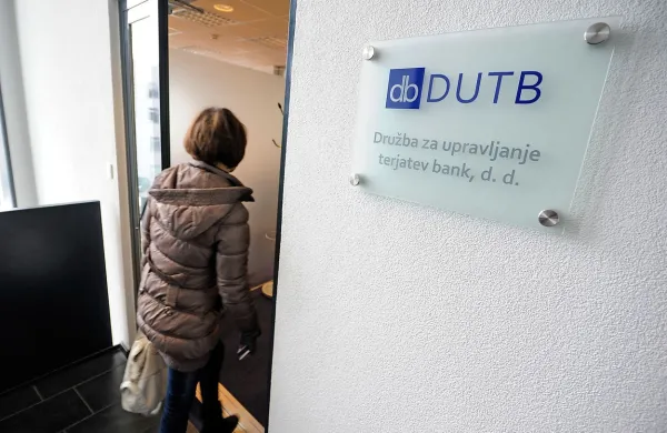 Glavni izvršni direktor DUTB Torbjörn Mansson je  dejal, da je bila DUTB ustanovljena kot neodvisna institucija, namenjena povrnitvi čim več denarja davkoplačevalcem iz sanacije bank. 