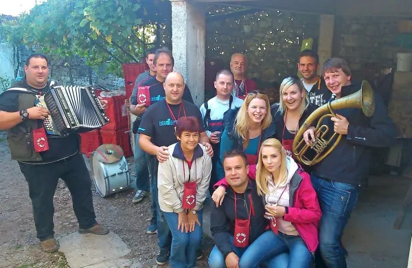 Domačini so odprli vrata svojih kleti