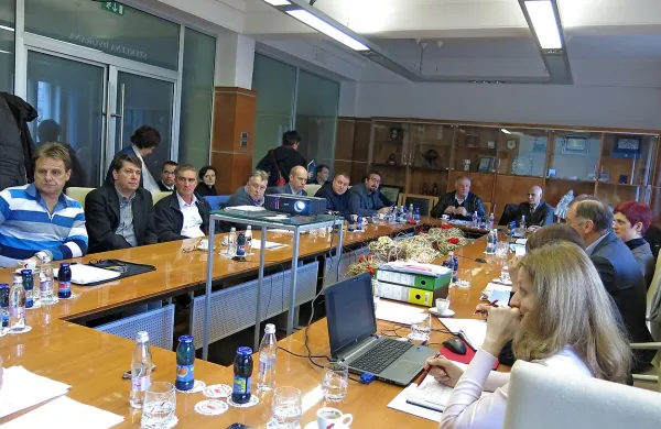 Severnoprimorski župani, ki so se včeraj zbrali na svetu regije, zahtevajo takojšen začetek gradnje urgentnega centra.