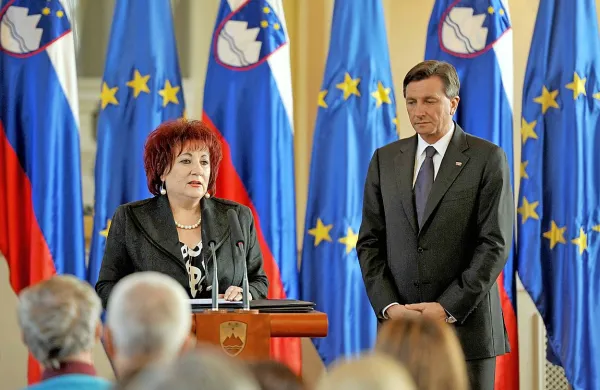 Varuhinja človekovih pravic Vlasta Nussdorfer je ob dnevu človekovih pravic predsedniku republike Borutu Pahorju predala posebno publikacijo, ki je zajela 20 let dela institucije varuha.