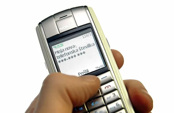 Mladi Ajdovec je po sms-u naprodaj ponujal kokain. 