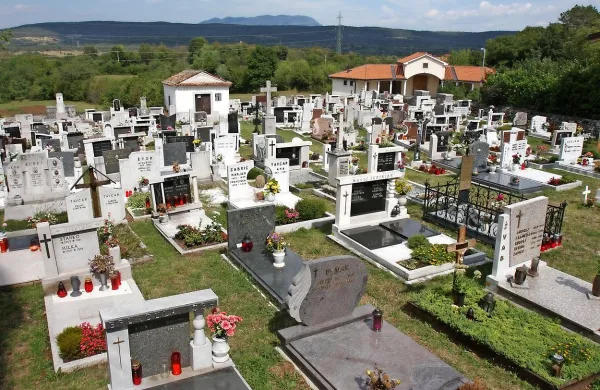Pokopališče v Povirju 