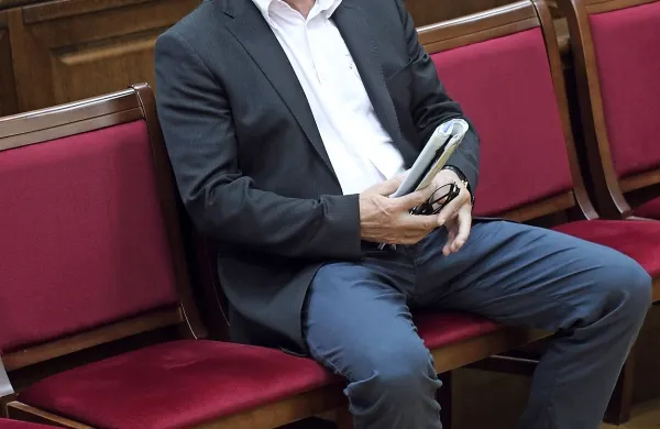 Marjan Mikuž je moral včeraj spet sesti na zatožno klop.