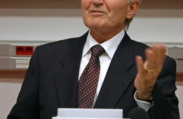 Jože Toporišič je svojo knjigo Jezikovni pogovori iz Sedem dni leta 2007 predstavil tudi v Kopru.