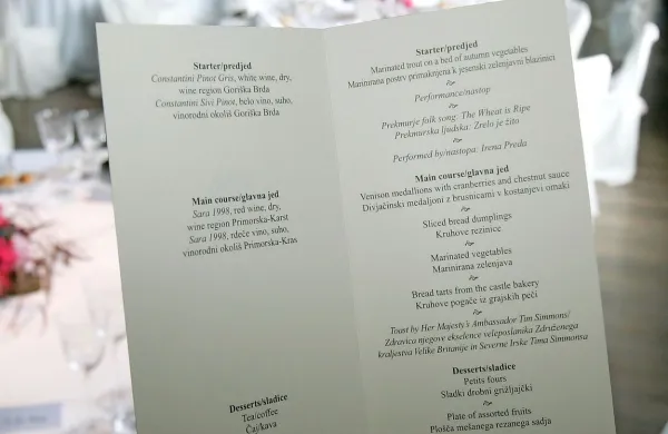 Z današnjim dnem začenjajo veljati nova pravila EU o označevanju živil. Med drugim bodo morali biti bolj jasno navedeni podatki o alergenih, pa tudi informacije o poreklu mesa.