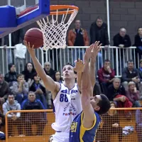 Miha Markič se je z zaporednimi prodori izkazal v uvodnih minutah drugega dela igre.