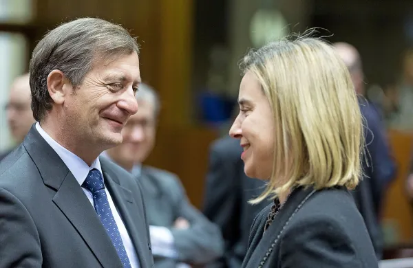 Slovenski zunanji minister Karl Erjavec in visoka zunanjepolitična predstavnica EU Federica Mogherini. 