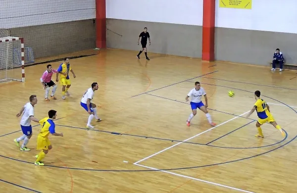 Bronx (v rumenem)  je proti premočni Litiji iskal priložnosti le v protinapadih in prekinitvah.